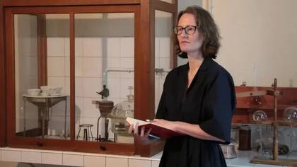 Dentro del laboratorio descontaminado de Marie Curie, donde trabajó después de salir de la "lista negra"