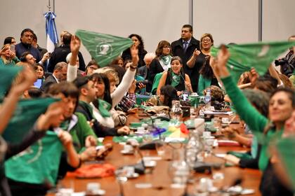 Dentro del recinto se hizo sentir la manifestación a favor de la legalización del aborto