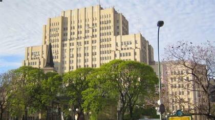 Denuncian que pincharon con una jeringa a una estudiante frente a la Facultad de Medicina