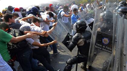 Denunciaron en La Haya a Nicolás Maduro por crímenes de lesa humanidad