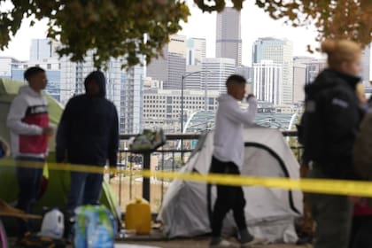 Denver recibió más de 42.000 personas de la frontera sur de Estados Unidos en solo 18 meses a partir de 2022, la mayor afluencia per cápita de cualquier ciudad de Estados Unidos, dijo Johnston