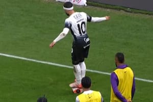 El duro comunicado de Depay tras la sanción por subirse sobre la pelota en la final del Paulista