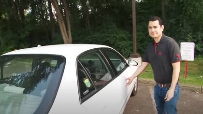 Depaz recorría más de 60 cuadras para ir de un empleo a otro, hasta que un amigo le obsequió un auto