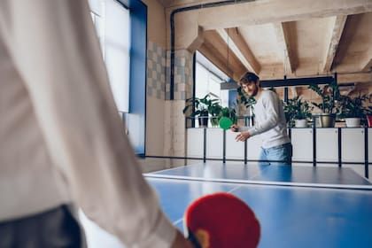 Deportes como el tenis de mesa y el pickleball ayudan a mantener la coordinación visual y motora