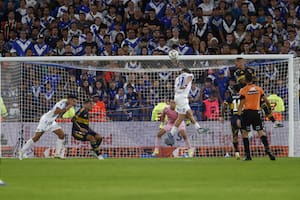Video: los goles de Vélez a Boca en dos minutos que rompieron el partido en Liniers
