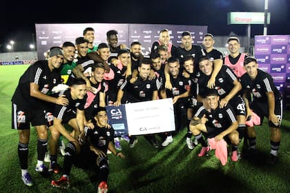Deportivo Riestra celebró su pasaje a los 16avos de final de la Copa Argentina tras el 1-0 sobre Deportivo Maipú, de Mendoza
