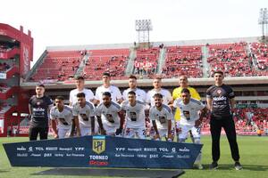 Deportivo Riestra perdió, pero sigue con aire en la lucha por no descender a través de los promedios