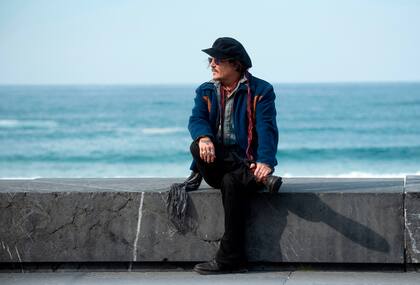  Depp posó en playa de San Sebastián horas antes de recibir el Premio Donostia a su carrera