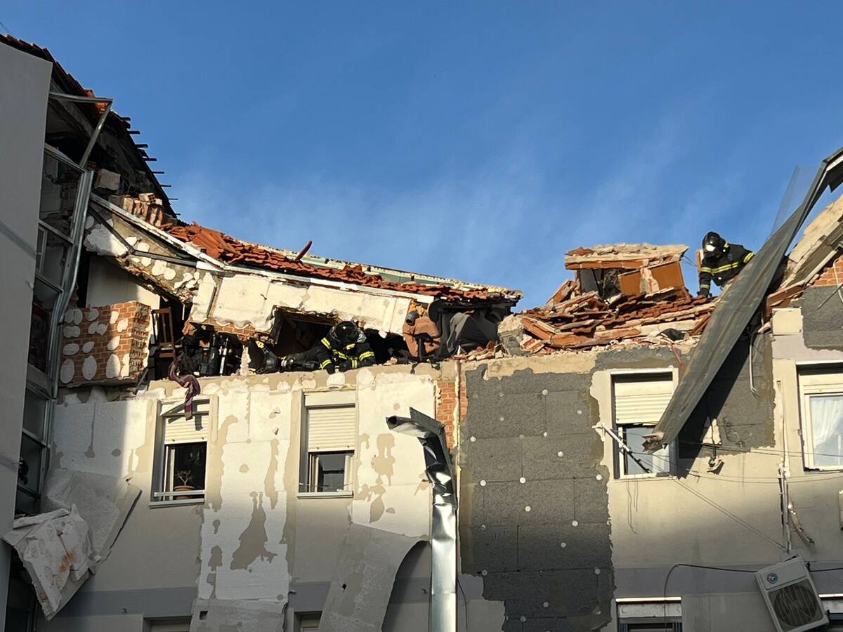 Em Madrid, um edifício desabou em consequência de uma explosão, há um morto e vários feridos Em Madrid, um edifício desabou em consequência de uma explosão, há um morto e vários feridos