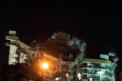 Derrumbe en Miami: demolieron lo que quedó en pie del edificio de Surfside tras la tragedia
