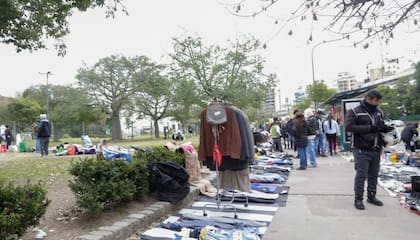 Desalojaron a manteros de Parque Centenario