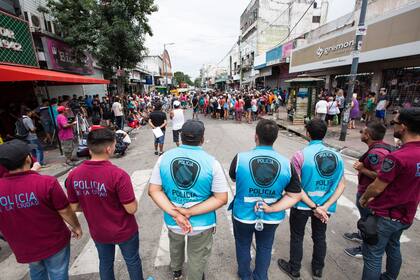 Desalojo de manteros en Liniers: se levantó la totalidad de los puestos y el operativo continúa en la provincia