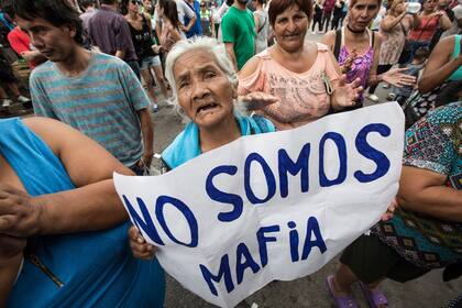 Desalojo de manteros en Liniers: se levantó la totalidad de los puestos y el operativo continúa en la provincia