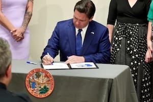 DeSantis promulgó una nueva ley que afecta a los trabajadores de Florida: en qué consiste y cuándo entra en vigor