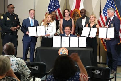 DeSantis firmó una decena de leyes sobre salud