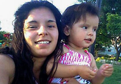 Marisol Reartes y Luz Oliva 18 y 2 años: desaparecieron el 2 de febrero de 2014; por su caso se sospecha de Juan Murúa, un exconvicto sospechoso en otro caso, en San Luis