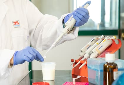 “Desarrollamos en el laboratorio el primer yogur funcional que, en un solo vaso, contiene aproximadamente un 50% de la dosis recomendada de Omega 3″, detalló Mariana Nanni, investigadora del INTA