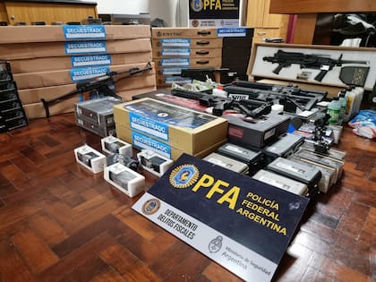 desarticularon una organización criminal dedicada al contrabando de réplicas de armas de guerra, granadas y diferentes elementos que suelen utilizarse para la práctica de Airsoft.