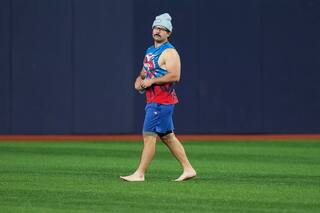 Descalzo y expectante Davis Schneider está listo para buscar título de Serie Mundial con Azulejos