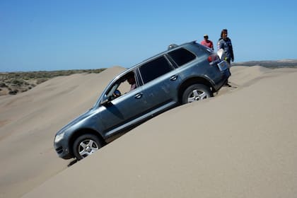 Descensos. Siempre se deben realizar en línea recta y en primer velocidad para aprovechar el efecto freno-motor