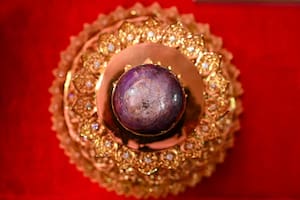 Descubrieron el zafiro más grande del mundo y ahora se pelean por ser los herederos de la fortuna que representa