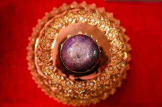 Descubrieron el zafiro más grande del mundo y ahora se pelean por ser los herederos de la fortuna que representa