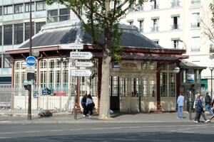 Descubren una necrópolis de 2000 años de antigüedad en una concurrida estación de subte