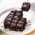 Sin harina ni azúcar: el brownie chocolatoso que todos pueden cocinar idéntico al original