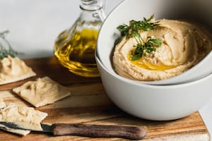 Descubrí cómo hacer la salsa de ajo y perejil irresistible