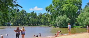 Tres playas en las que te podés meter al agua y están a una hora de Buenos Aires