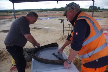 Descubrimiento de una rueda de carro de la Edad de Hierro en Escocia durante excavación arqueológica