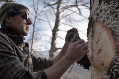 "Descubrimos que la talla de madera fue una tradición clave entre los pastores. Y decidimos recuperar esas técnicas ancestrales”, comenta el diseñador
