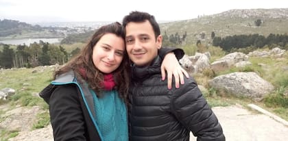 "Descubrir un sitio nuevo, entender qué tiene, su historia y, sobre todo, conocer a su gente. Pero también nos encanta la tranquilidad: poder sentarnos en la estación de tren, en la plaza o donde sea, tomar unos mates sin preocupaciones, sin miedo a que ocurra algo, que nuestros hijos puedan jugar libremente".
