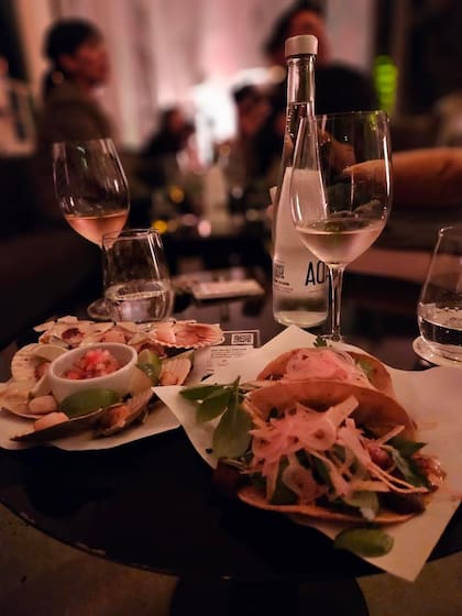 Descuentos especiales y etiquetas de diferentes regiones del país (Foto: Instagram @overo.bar)