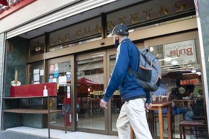 Desde 1932, la pizzería Las Cuartetas es un verdadero ícono de la ciudad, reflejando la esencia porteña en cada bocado