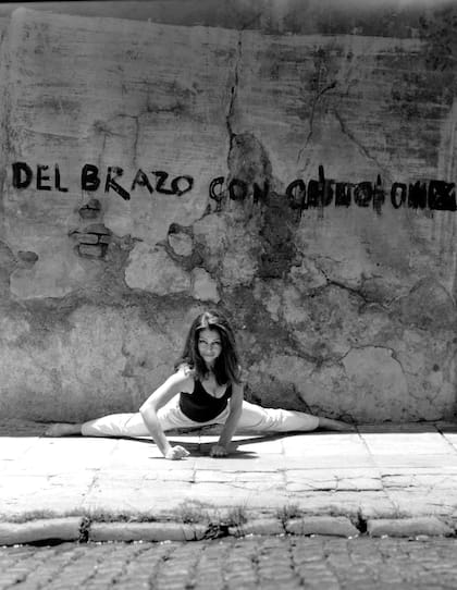 "Desde 1963, comencé un camino distinto, uniendo diversas disciplinas con actores, bailarines, cantantes, investigando con el cuerpo y con la voz", apuntó la creadora que en estas horas es recordada por varias colegas, como Alicia Sanguinetti