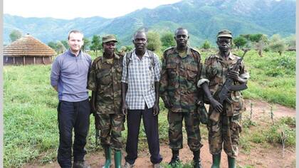 Desde 1993, Rick Sweeney está al frente de una agencia que lleva turistas a zonas de guerra.