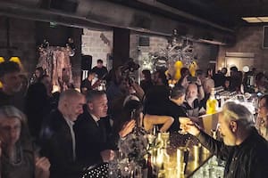 Remodeló un local en ruinas y lo transformó en un símbolo de la noche porteña