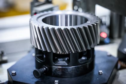 Desde 2001 comenzó un proceso de reconversión hacia la producción de componentes de transmisión para cajas y diferenciales