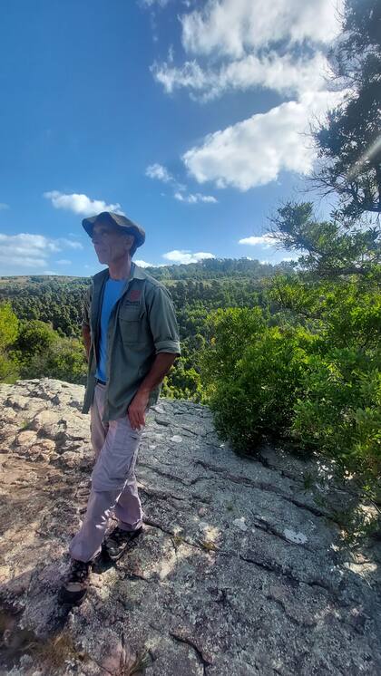 Desde 2013, Esteban Zugasti se decidió a hacer agricultura orgánica y a llevar adelante de manera profesional la reserva que sostiene la biodiversidad de las sierras.