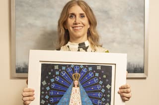 Pintó Vírgenes con acuarelas y oro que llegaron al Vaticano