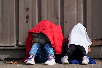 Desde 2019, más de 600 mil menores ingresaron solos a EE.UU., y decenas de miles tienen órdenes de deportación