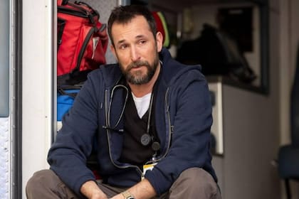 Desde 2025, Wyle interpreta al Dr. Michael “Robby” Robinavitch en The Pitt (Foto: HIBO Max)