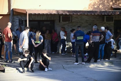 Desde anoche están velando los restos de Ian Cabrera, el chico asesinado por un compañero en la escuela Mariano Moreno de San Cristóbal