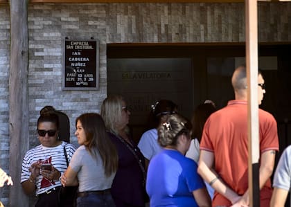 Desde anoche están velando los restos de Ian Cabrera, el chico asesinado por un compañero en la escuela Mariano Moreno de San Cristóbal