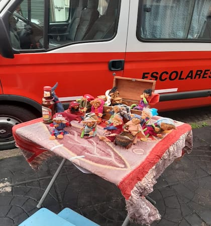 Desde artesanías hasta zapatos, muchas familias comenzaron a vender para tener ingresos