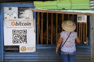 El argentino de 29 años que asesoró al primer país que usa bitcoins