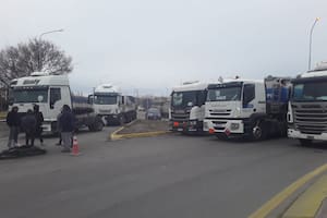 Comenzó un paro nacional de transportistas y hay bloqueos en las rutas