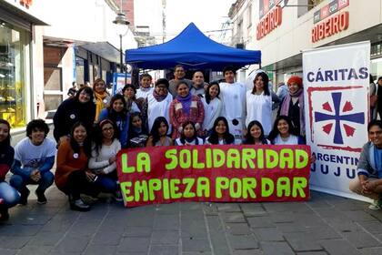 Desde Cáritas, aseguran que, debido a la crisis económica, a las personas les cuesta comprometerse con las donaciones mensuales