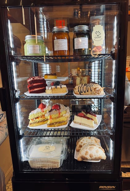 Desde chimichurri casero hasta empanadas: todo lo que venden tiene toque argentino